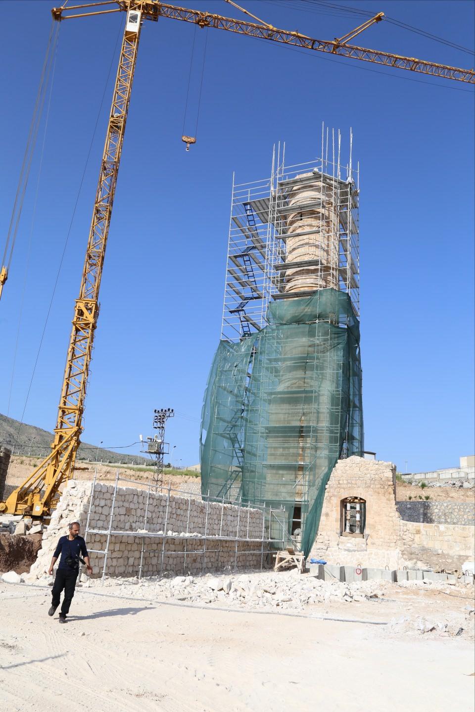 <p>Böylece Süleyman Han Camisi minaresi, taş kapı ve çeşmesiyle arkeoparktaki yerini almış olacak." ifadelerini kullandı. </p>