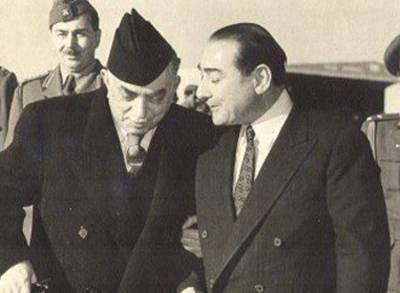 <p>"Yassıada'da yemeğe giderken, tek sıra gitme mecburiyeti var. Fatin Rüştü Zorlu sıradan ayrılıyor ve Hasan Polatkan da yürümeye başlıyor. İkisi de aynı davadan yargılanıyor, ikisinin arasında konuşmama emri var. Giderken, gelirken konuşmasınlar diye emir verildi bize. Bu sırada bir muhafız subay, Zorlu'yu uyarıyor tek sıra yürümeleri konusunda. Zorlu da 'Biz asker miyiz, bize emredemezsiniz.' diye karşılık veriyor. Tartışmanın büyümesi üzerine kavga çıkıyor ve muhafız subay, Zorlu'nun gözüne yumruk atıyor."</p>

<p> </p>
