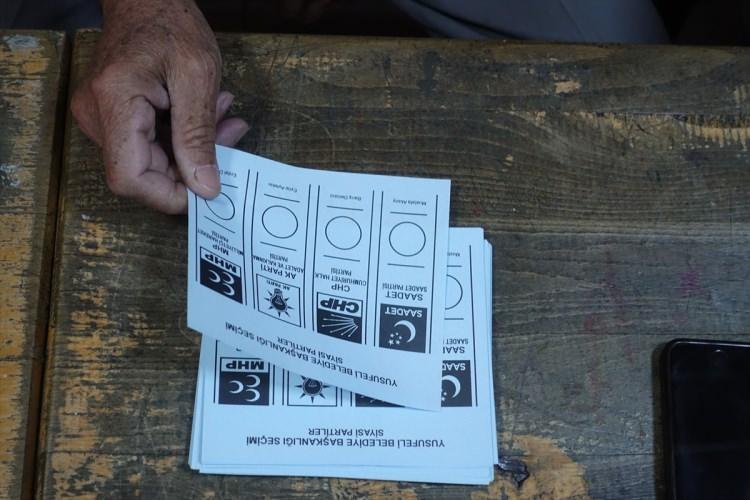 <p>YSK’nın seçimlerin yenilenmesine karar verdiği 7 seçim bölgesinden 4’ünde bugün sandığa gidilecek. Artvin’in Yusufeli, Denizli’nin Honaz ve Kırıkkale’nin Keskin ilçeleri ile Adıyaman’ın Besni ilçesine bağlı Kesmetepe beldesinde yenileme seçimleri yapılıyor.</p>