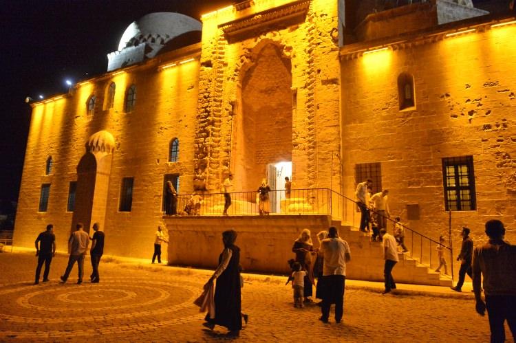 <p>Kadın ve çocukların da yoğun ilgi gösterdiği medresede, ramazanın coşkusu, heyecanı, huzuru ve bereketi en güzel şekilde hissediliyor. </p>