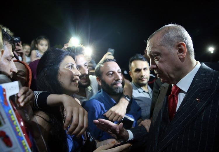 <p>Cumhurbaşkanı Recep Tayyip Erdoğan İstanbul Büyükşehir Belediyesi’nin Yenikapı’daki Ramazan etkinlik alanını ziyaret etti.</p>