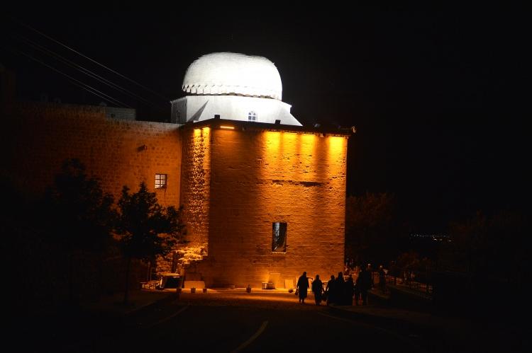 <p>Medrese sorumlusu Hazbi Bulut, AA muhabirine yaptığı açıklamada, medresenin bin 502 yılından bin 910 yılına kadar üniversite olarak kullanıldığını, 410 yıl boyunca hem dini hem fenni derslerin burada ehil kişiler tarafından verildiğini söyledi.</p>