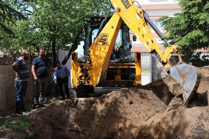 <p>Durumu akrabası Köksal Ekim ile paylaşan kadın, akrabası aracılığıyla bahçesinde kazı yapabilmek için Nevşehir Müze Müdürlüğü'ne başvurdu.</p>

<p> </p>
