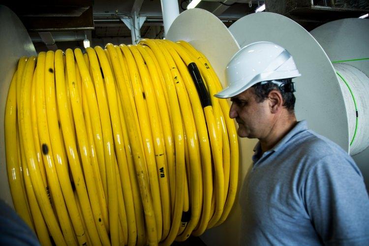 <p><strong>DEPREM ÇALIŞMALARI</strong></p>
<p>"2017'de gemimizle hizmete girdikten sonra Karadeniz'de 3 ayrı proje gerçekleştirdik" diyen Kerim Tuncer Sarıkavak, "Şimdi de Türkiye Petrolleri Anonim Ortaklı için Marmara'da sismik araştırma gerçekleştiriyoruz. Burada aynı anda batimetri (derinlik ölçümü) gerçekleştiriliyor. </p>