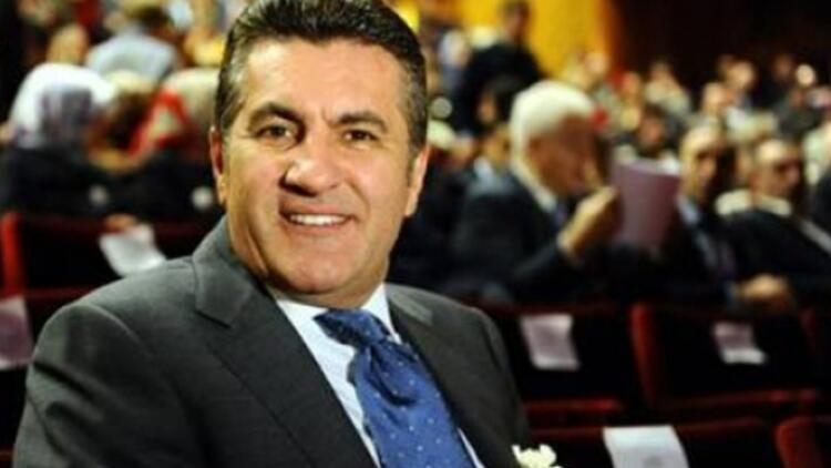 <p><strong>Mustafa Sarıgül ile başlayan CHP ile devam eden kente çivi çakmadan başarılı olmak. Bu bir keşiftir, AK Parti bunda biraz geç kaldı. Hiçbir hizmet yapmadan, halkla ilişkiler ve sosyoloji çalışmaları ile başarılı olmak yeni bir trend.</strong> 1990'lı yıllarda sağcı popülizm vardı, sen ne verdiysen ben iki katını verdim algısında. Şimdi ise solcu, içi boş ve yaranmacı bir popülizm dalgası geliyor. Buna karşı da kamuoyunun bilinçli olması gerek.</p>