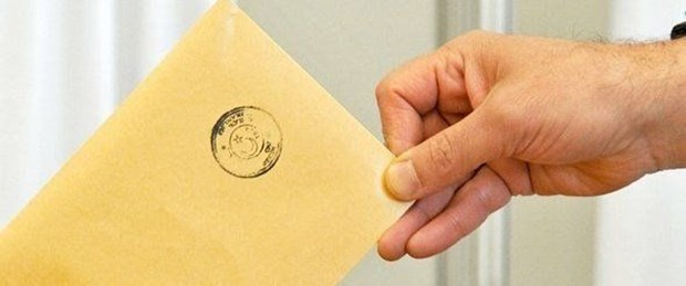 <p><strong>Terör örgütü demokratik güç birliğinden yana tavır koyuyorsa bu çok absürt ve felaket bir durumdur. Dağdan açıklama yapıyor eli silahlı katil, "Ben demokratik güç birliğinden yanayım" diyor. </strong>İstanbul seçiminde şöyle bir detay vardı. İstanbul'da HDP'li seçmenin %30'u her zaman bila kaydı şart oyunu AK Parti'ye vermiştir. Bu seçmen bu seçimde oy vermedi. Beka söylemleri HDP'li muhafazakar seçmenin CHP'ye yönelmesine veya sandığa gitmemesine sebebiyet verdi. </p>
