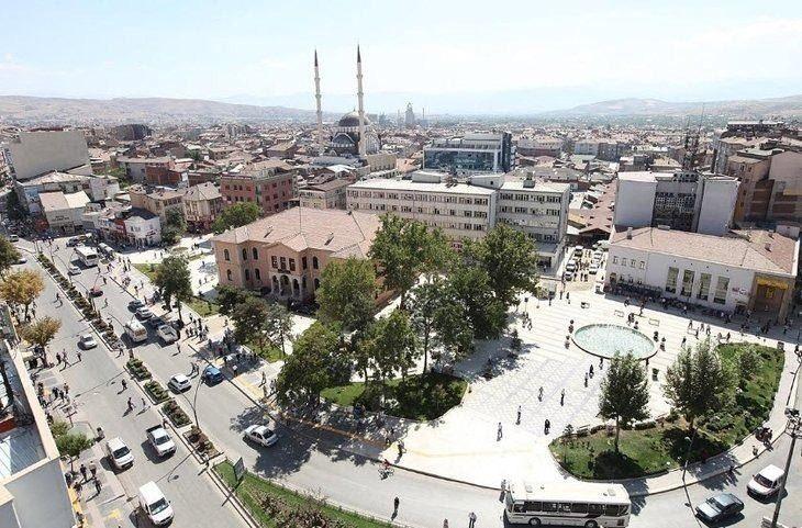 <p>ELAZIĞ</p>
<p>911.683 kişi</p>
<p> </p>