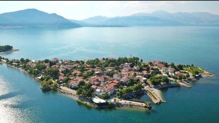 <p>ISPARTA</p>

<p>555.993 kişi</p>

<p> </p>
