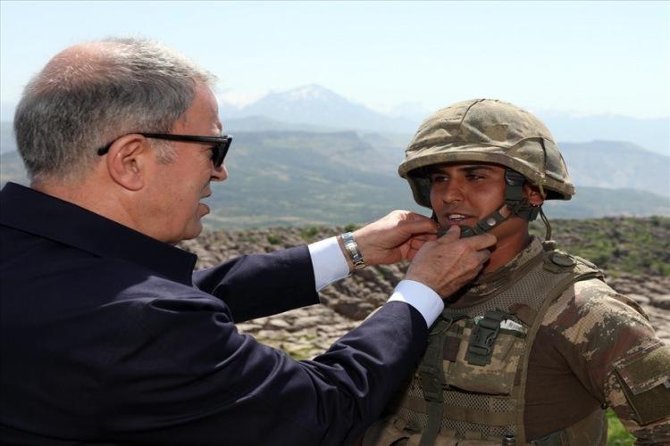 <p>Akar, sözlerini şehitlere rahmet, gazilere şifa dileyerek tamamlandı.</p>
