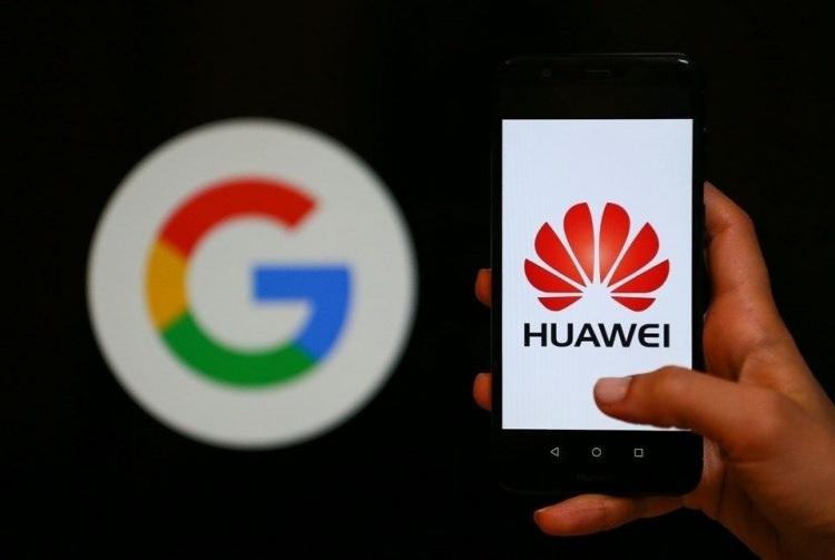 <p>Daha sonra ise ABD Ticaret Bakanlığı, kara listedeki Huawei'ye uygulanan ticari kısıtlamaların bazılarını 90 günlüğüne askıya aldığını açıkladı.</p>

<p> </p>
