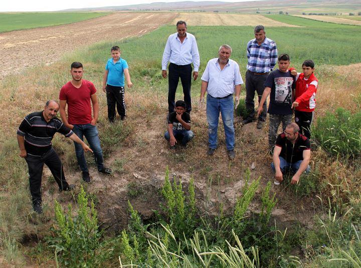 <p>Özellikle son dönemde bizlerin evleri su altında kalıyordu. Oturduğumuz yerler sular altında kalınca belediyeye müracaat ettik.</p>
