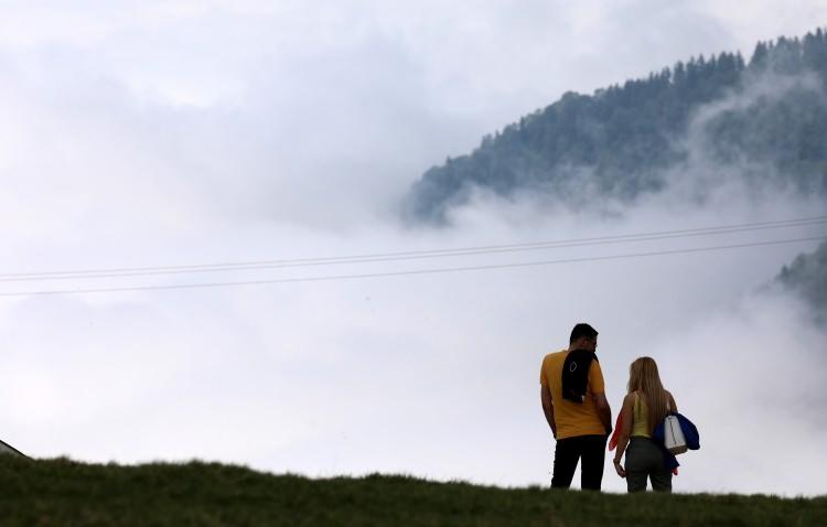 <p> Bölgedeki yaylalar, doğası, havası ve suyu ile ilgi görüyor. Bulutların üzerinde kalan çoğu yayla, ziyaretçilerine muhteşem bir manzara sunuyor</p>
