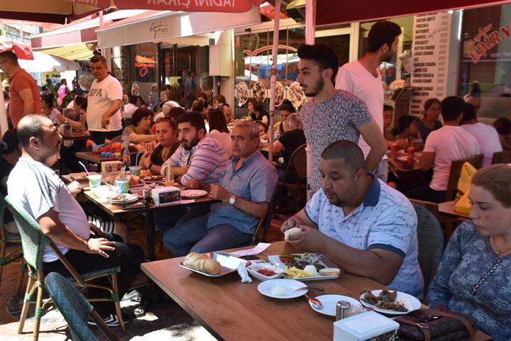 <p> </p>

<p>Şehrin kültürel simgelerinden olan tava ciğeri ve Edirne köftesi için vatandaşlar, yoğun ilgi gösterdiler.</p>
