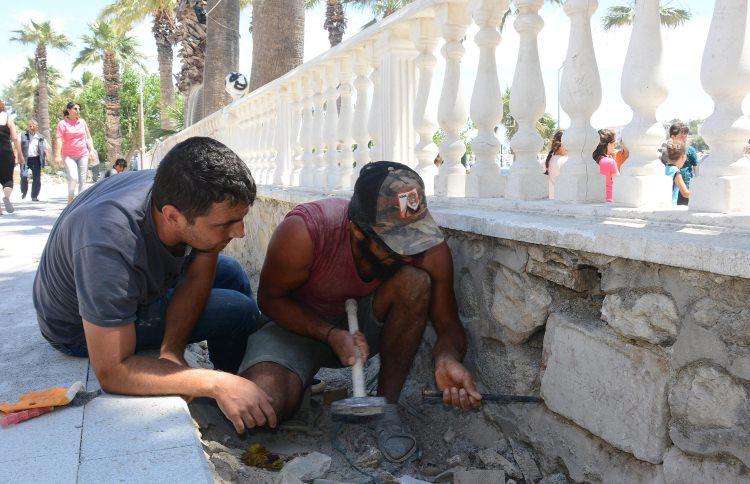 <p>Arkeolog ve restoratör Okan Özalp, M.Ö. 3'üncü yüzyıldan kalma Helenistik Döneme ait olduğu tahmin edilen yazıtın, bir heykelin kaidesi olabileceğini söyledi.</p>

<p> </p>
