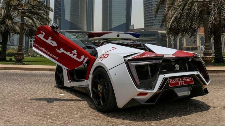 <p>3,4 milyon dolarlık fiyatla satışa sunulacak olan Lykan HyperSport Special Forces, maksimum 395 km/s hıza çıkabiliyor.</p>

