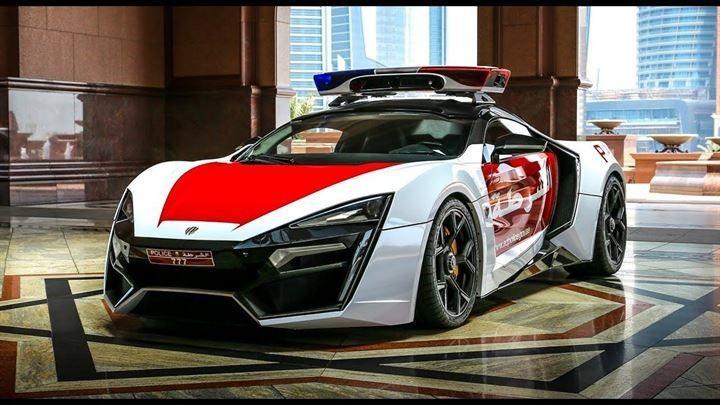 <p>Birleşik Arap Emirlikleri'nin lüks otomobillerden oluşan polis filosuna akıllara durgunluk veren bir araç daha ekledi. </p>
