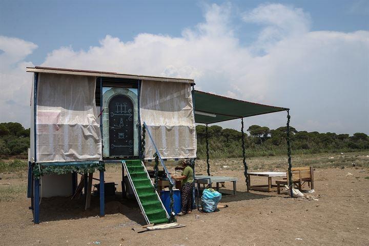 <p> </p>
<p>Doğal ortamlarında tatil yapan vatandaşlar turistlerin de dikkatini çekiyor.</p>