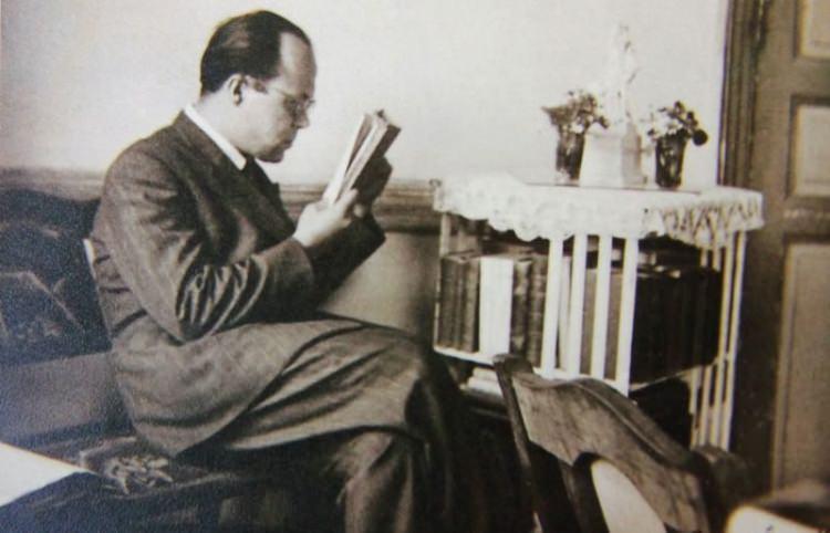 <p>İnsanlık daima kötü oyuncaklar peşinde koşan bir çocuk.</p>