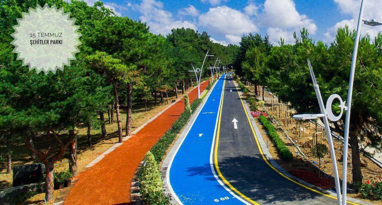 <p><span style="color:#FFD700">CHP’NİN “YAPACAĞIZ” DEDİĞİ</span>: Bölge Parkları ve Mahalle Cep Parkları ile yeni yeşil alanlar…</p>
<p><span style="color:#FFD700">ZATEN YAPILDI</span>: CHP’nin bölge parkı dediği şu an birçok ilçede açılan ve açılmaya devam edilen Millet Parkları’nı kapsıyor. Cep parkından kast edilen mahalle parklarından ise tüm şehirde yüzlerce bulunuyor.</p>