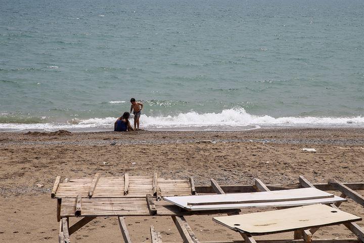 <p> </p>
<p>Çocukları ve torunlarıyla gelen Gülsüm Yakar da yıllardır çardakta ailecek tatil yaptıklarını dile getirdi.</p>
<p> </p>
<p>Üç ay boyunca bölgede kaldıklarını aktaran Yakar, yürüyüş yapan turistlerin zaman zaman kendilerine selam verdiğini ve bazen de ziyarete geldiklerini anlattı.</p>
<p> </p>