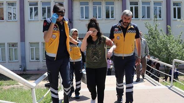 <p>Sivas'ta Yükseköğretim Kurumları Sınavı´nın (YKS) ilk oturumu olan Temel Yeterlilik Testi (TYT) sırasında rahatsızlanan Aleyna Kayhan (19), ambulansla hastaneye kaldırıldı.<br />
</p>