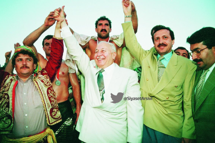 <p>Necmettin Erbakan ve Recep Tayyip Erdoğan</p>
