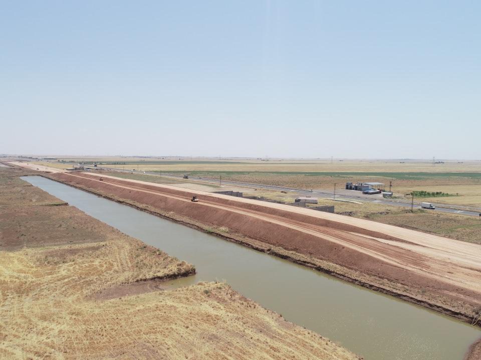 <div>Mardin Hububat ve Ticaret Merkezi Başkanı Mehmet Şerif Öter, hükümetin son yıllarda Güneydoğu'daki sulama projelerine büyük önem verdiğini, bu sayede tarım arazilerinin suyla buluştuğunu söyledi.</div>
<div> </div>