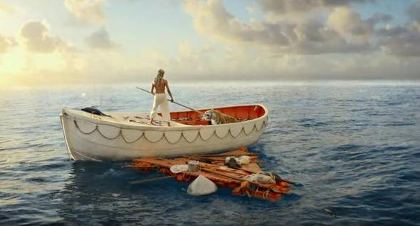 <p>Pi'nin Yaşamı filminden bir sahne... Film boyunca okyanusun üstünde seyreden kahramanımız aslında...</p>

