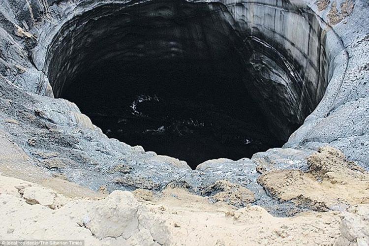 <p>Deliklerin ortaya çıktığı Yamal'ın Türkçe karşılığı "Dünyanın Sonu"</p>

<p> </p>
