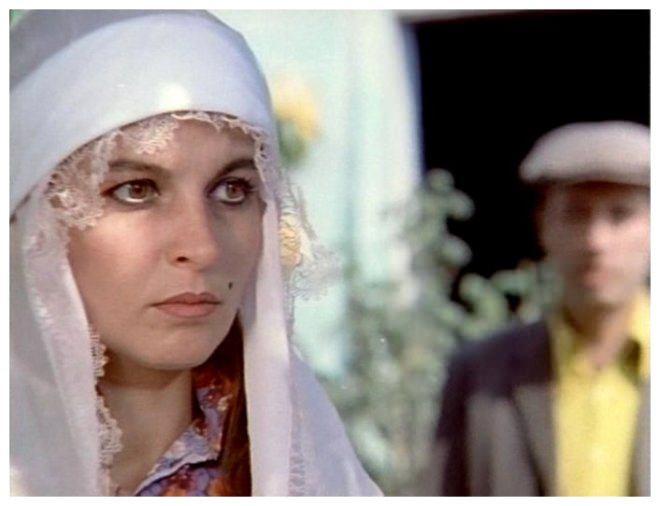 <p>Kemal Sunal ile başrolünü paylaştığı Davaro ve Şener Şen ile başrolü olduğu Çiçek Abbas filmleriyle şöhreti elde eden oyuncu Pembe Mutlu, değişen görüntüsüyle görenleri oldukça şaşırtıyor.</p>
