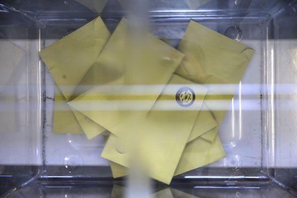 <p>Son seçimde İstanbul'da sandığa gitmeyen yaklaşık 1,7 milyon kişi vardı.</p>