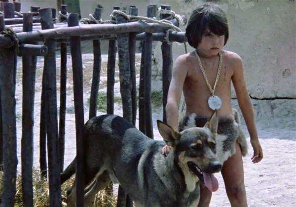 <p>Tarkan: Gümüş Eyer filminde Tarkan'ın (Kartal Tibet'in) çocukluğu rolüyle kamera karşısına geçmişti.</p>

<p> </p>
