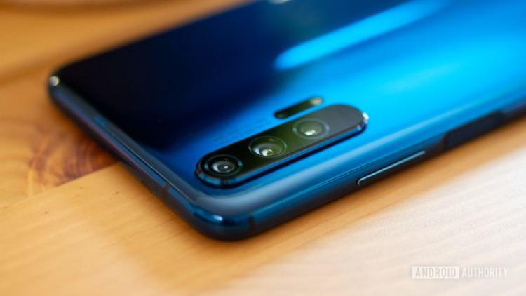 <p>HONOR 20 Pro satışa çıkar çıkmaz yok sattı. Çinli teknoloji üreticisi Huawei in çatısı altında üretim yapan Honor’un yeni telefonu bütük beğeni kazandı ve satışa çıkar çıkmaz büyük bir rekora imza attı.</p>
