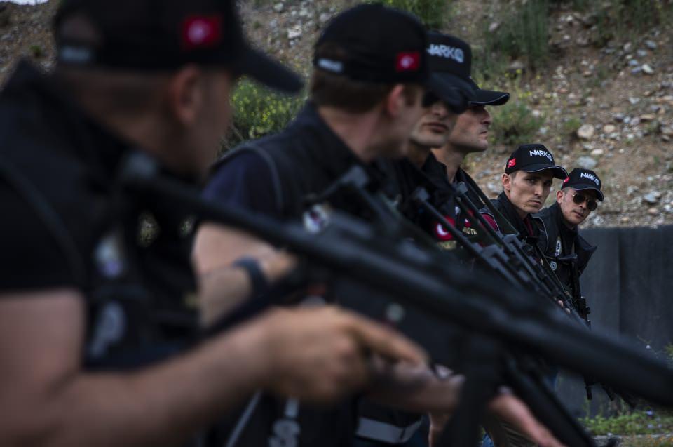 <p>"Bize yabancı ülkelerden eğitim talebi geliyor. Bunlardan başlıcaları, Kosova, Arnavutluk, Sırbistan, Orta Asya ve Avrupa ülkeleri. Yaklaşık 2 yıllık süreçte 30 farklı ülkeye uyuşturucu ağırlıklı branş eğitimi verdik ve vermeye de devam ediyoruz." </p>
<p> </p>