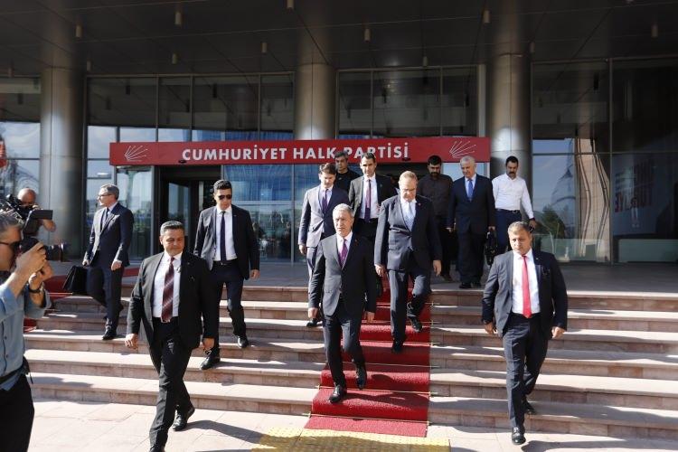 <p>Milli Savunma Bakanı Akar, CHP Genel Başkanı Kılıçdaroğlu, MHP Genel Başkanı Bahçeli ve İYİ Parti Genel Başkanı Akşener'i ziyaret etti.</p>
