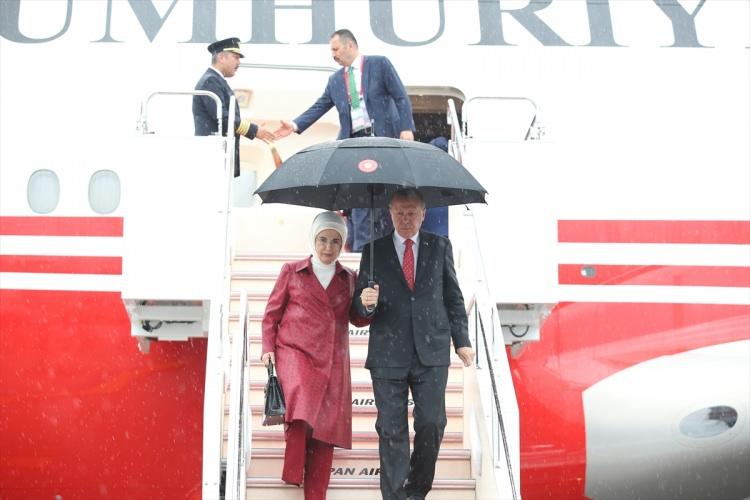 <p>Türkiye Cumhurbaşkanı Recep Tayyip Erdoğan, G20 Liderler Zirvesi'ne katılmak üzere özel uçak "TC-TRK" ile TSİ 06.15’te Japonya'nın Osaka şehrine geldi. </p>
