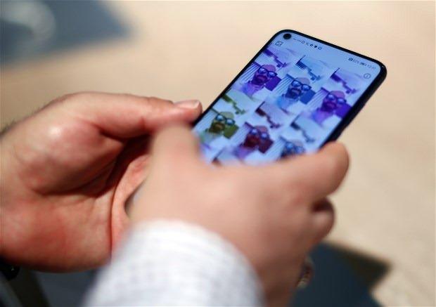 <p>Telefonlarınıza ücretsiz yüklediğiniz bu uygulamalar başınıza iş açmak üzere... İşte Google'a göre mutlaka telefondan silmeniz gereken uygulamalar... Acele edin! </p>
<p> </p>