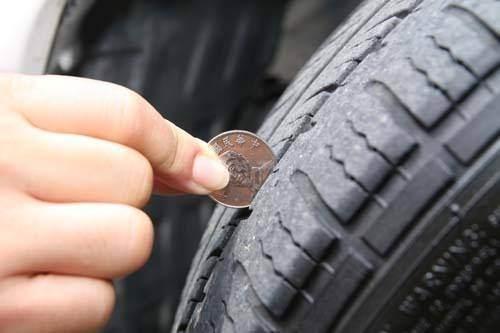 <p>Lastiklerinizin değişim zamanının gelip gelmediğini kontrol etmek için bu basit testi uygulayabilirsiniz. </p>
<p> </p>