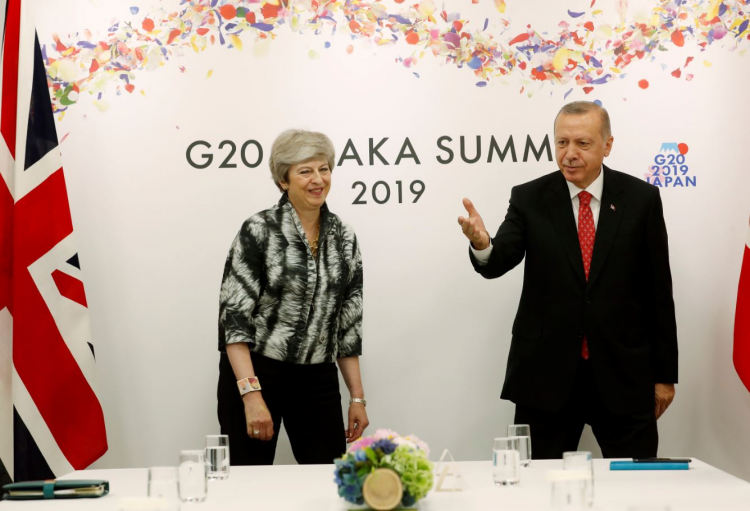 <p>Cumhurbaşkanı Erdoğan, İngiltere Başbakan Theresa May'i</p>
