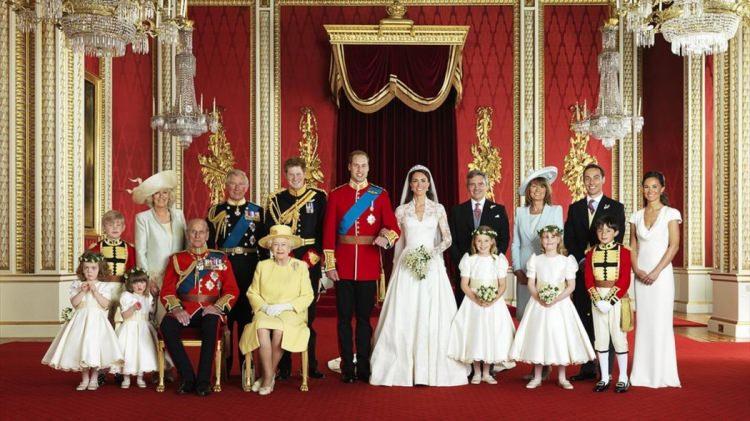 <p>İngiltere’de Kraliçe II. Elizabeth’in yaşadığı Londra bulunan Buckingham Sarayı’nda fare alarmı verildiği ortaya çıktı. Mutfakta görülen fareler saraydakileri şoke etti.</p>

<p> </p>
