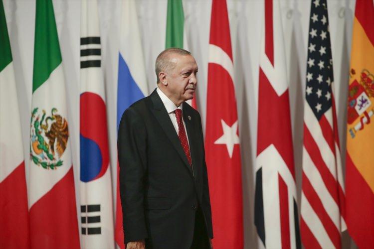 <p>Japonya'daki G-20 zirvesine katılan Cumhurbaşkanı Erdoğan'ın, dünya liderleriyle samimi fotoğrafları paylaşıldı. </p>

<ul style="list-style-type:none">
</ul>

