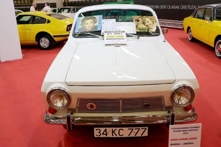 <p>Yoğun bir katılım beklenen açık artırmaya zamanının en popüleri olan 30 klasik otomobil yeni sahiplerinin olacak. Ayrıca kamyonlar ve eski otobüslerin de katılacağı festivalin biletleri Biletix ve kapı girişinde temin edilebiliyor.</p>