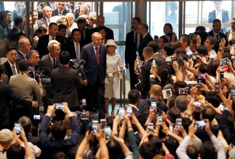 <p>Ziyaret sırasında Japon vatandaşlar Başkan Erdoğan'a büyük bir ilgi gösterdi...</p>
