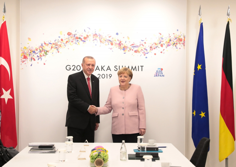 <p>Zirvenin ikinci gününe Almanya Başbakanı Angela Merkel’i kabul ederek başlayan Cumhurbaşkanı Erdoğan,</p>
