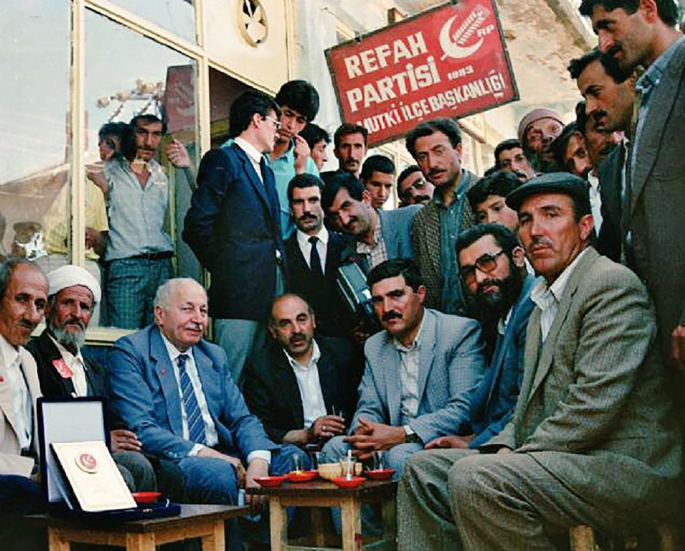 <p>Necmettin Erbakan, Bitlis Mutki ilçe başkanlığını ziyaret ediyor</p>

<p> </p>
