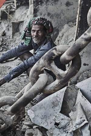 <p>Fakat sadece birka&ccedil; iş&ccedil;inin iş ayakkabısı var ve neredeyse hi&ccedil; birinin bareti yok.</p>

<p>&nbsp;</p>
