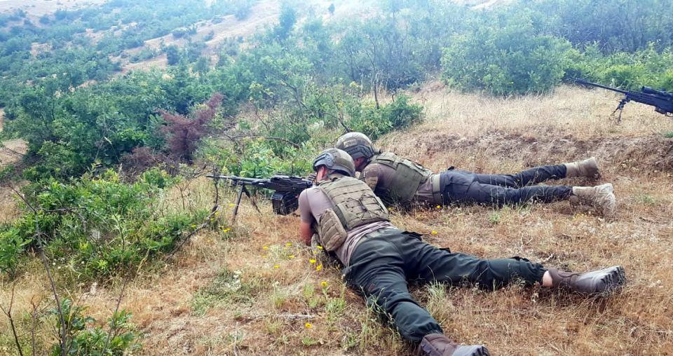 <p>Operasyonda, Terörden Arananlar Listesi'nde kırmızı kategoride 4 milyon lira ödülle aranan, sözde orta saha sorumlusu "Ali Piling" kod adlı Şerif Yakut etkisiz hale getirildi.</p>
<p> </p>
