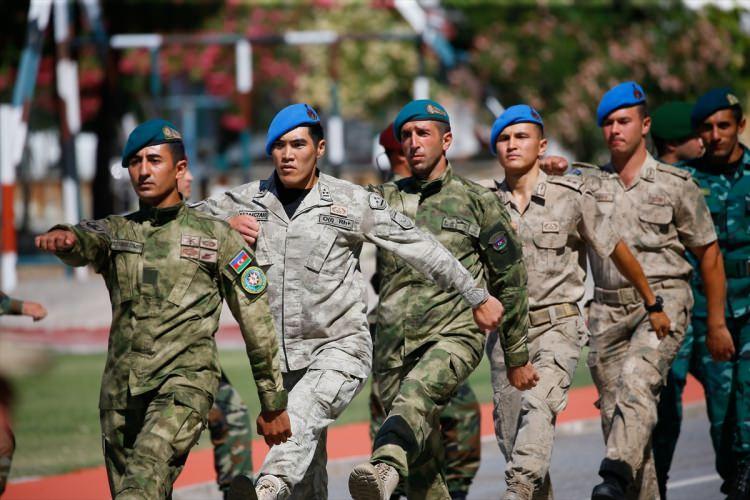<p>Albay Mehmet Yiğit, törende, subay adaylarını okulda misafir etmekten ve onlara eğitim vermekten mutluluk duyduklarını söyledi.<br />
</p>