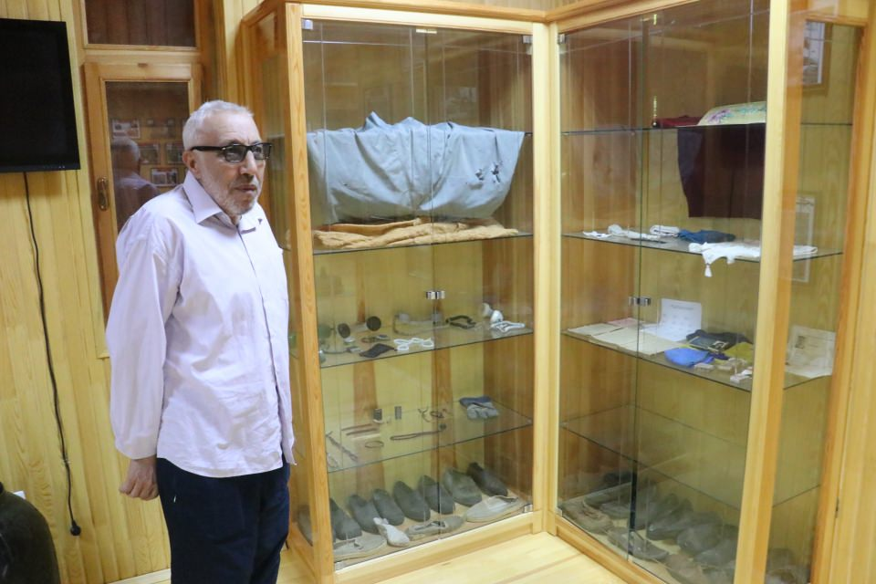 <p>Başbağlar Köyü Muhtarı Ali Akarpınar şehit edilen 33 vatandaşın özel eşyalarının yapılan kültür ve anı evinde muhafaza edildiğini söyledi. Katliamdan yaralı kurtulan Başbağlar Köyü Muhtarı Ali Akarpınar, AA muhabirine yaptığı açıklamada, aradan geçen 26 yıla rağmen yaşanan acının taze kalmasındaki en büyük etkenlerden birinin dava süreci olduğunu söyledi.</p>
<p> </p>