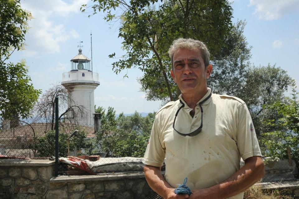 <p>Kıyı Emniyeti Genel Müdürlüğüne bağlı fenerde çalışan Ahmet Gül, AA muhabirine yaptığı açıklamada, 1997 yılından bu yana fenerde, dördüncü kuşak olarak görev yaptığını belirtti.</p>

<p> </p>
